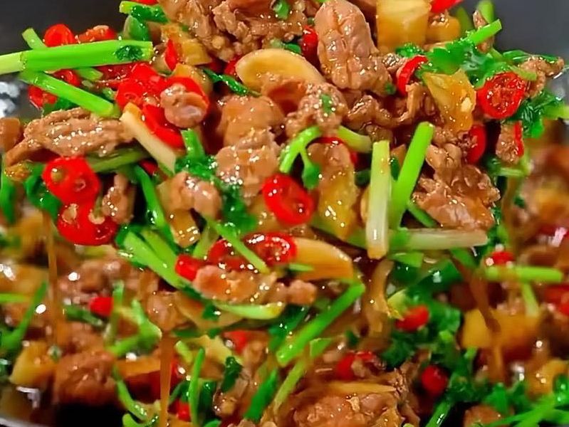牛ヒレ肉と唐辛子の炒め