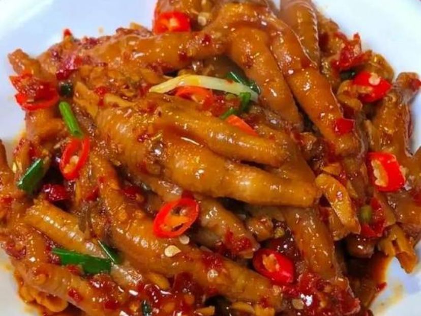 鳥の足辛味煮込み