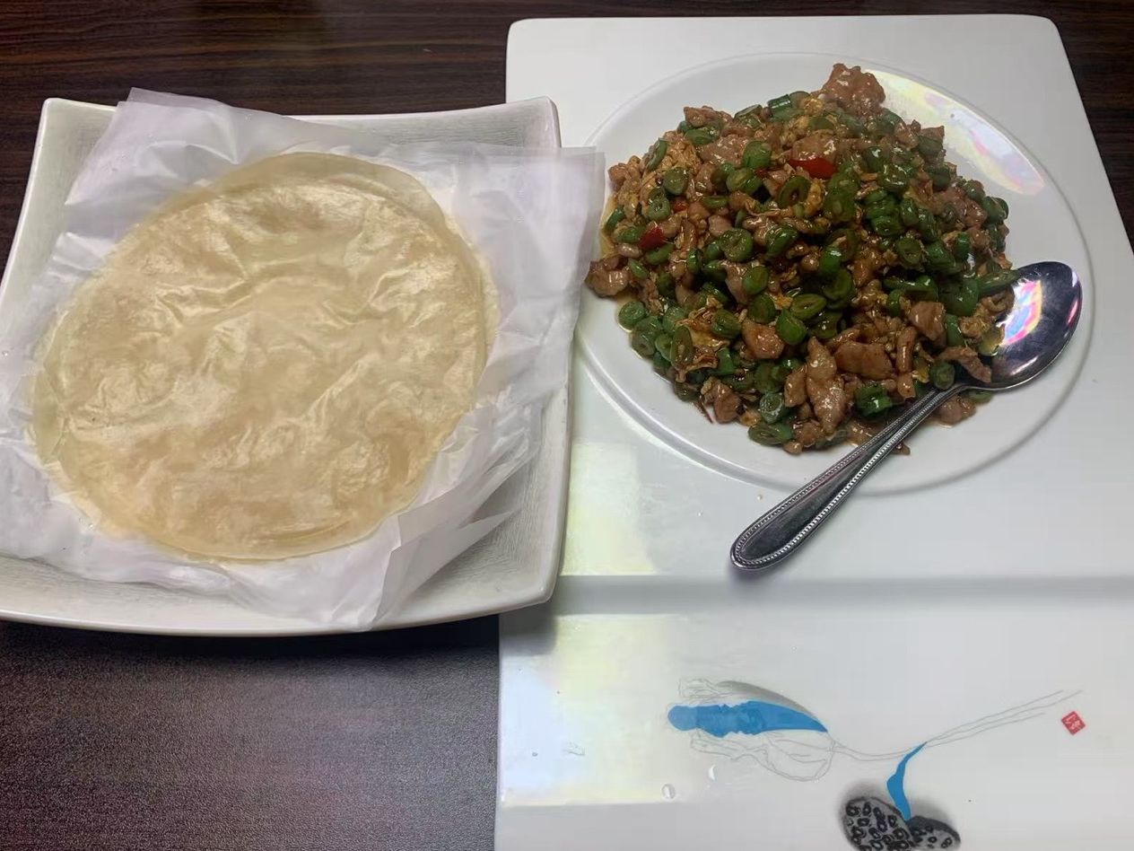 豚肉とインゲンのから炒めクレープ付き