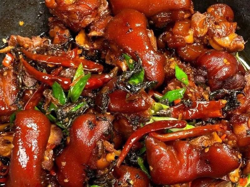 梅菜と豚足の煮込み