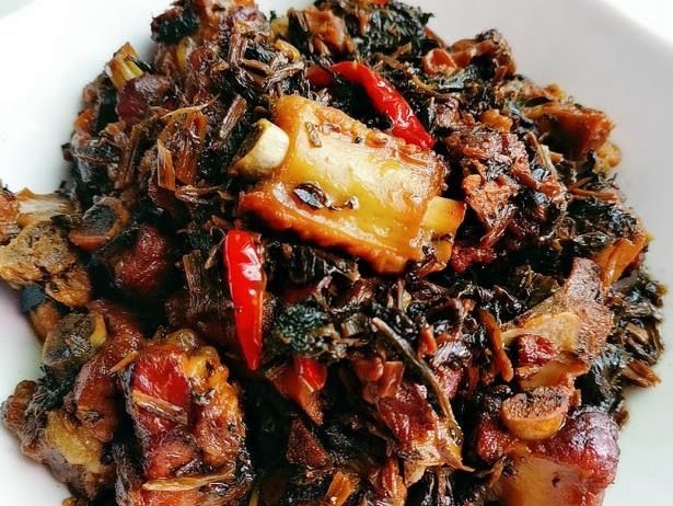 梅菜とスペアリブの醤油煮込み