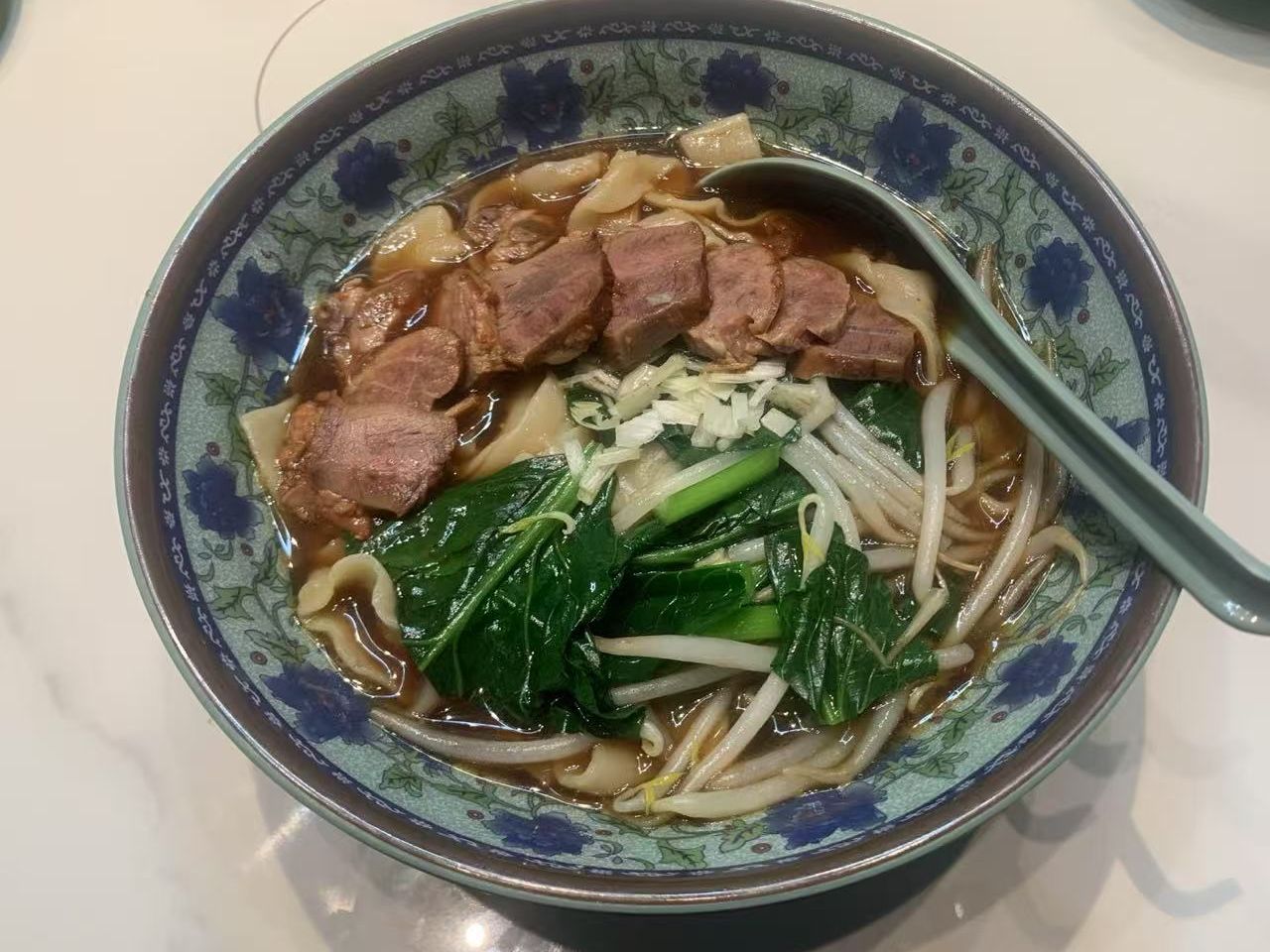 牛肉刀削麺